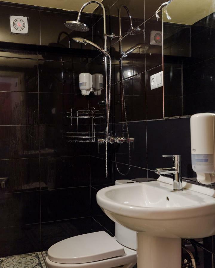Batumi Surf Hostel מראה חיצוני תמונה